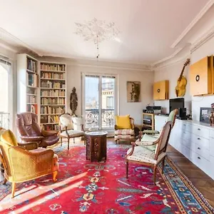 Apartment Veeve - Classic Montparnasse, Paris