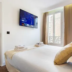 Apartment Chic And Cozy In The Heart Of, Paris