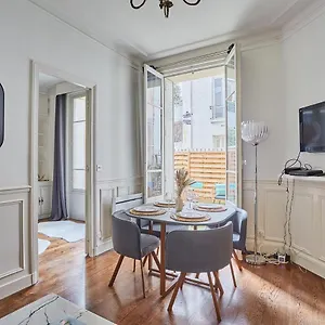 Apartment Tour Eiffel By Prestige, Paris
