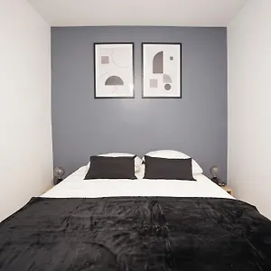 Appartement Large Near Champ De Mars, Paris