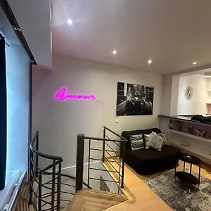 Appartement 2 Pieces Sur Deux Niveaux, Paris